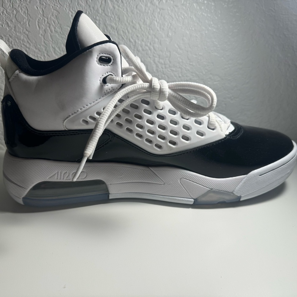 Jordan Maxin 200 Size 10
White Ice**Free shipping ***New no tags ***